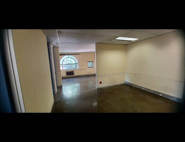 389M² OFFICE TO LET IN HYDE PARK